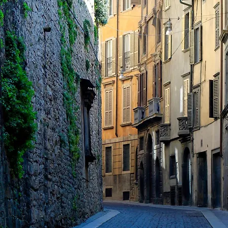 Livinn La Mansardina1 E L'affresco Hébergement de vacances