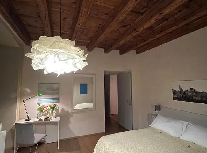 Livinn La Mansardina1 E L'affresco Holiday home *