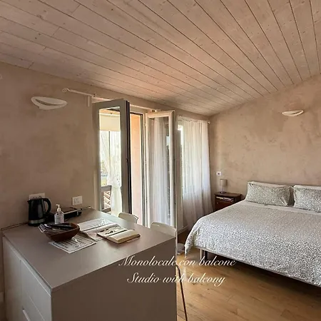 Livinn La Mansardina1 E L'affresco Дом отдыха Бергамо