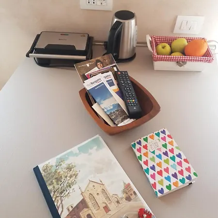 Livinn La Mansardina1 E L'affresco Дом отдыха Бергамо